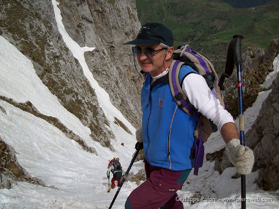 1° giugno 08 Cimon della Bagozza 023.jpg - E ora ci gustiamo la bella salita fuori stagione